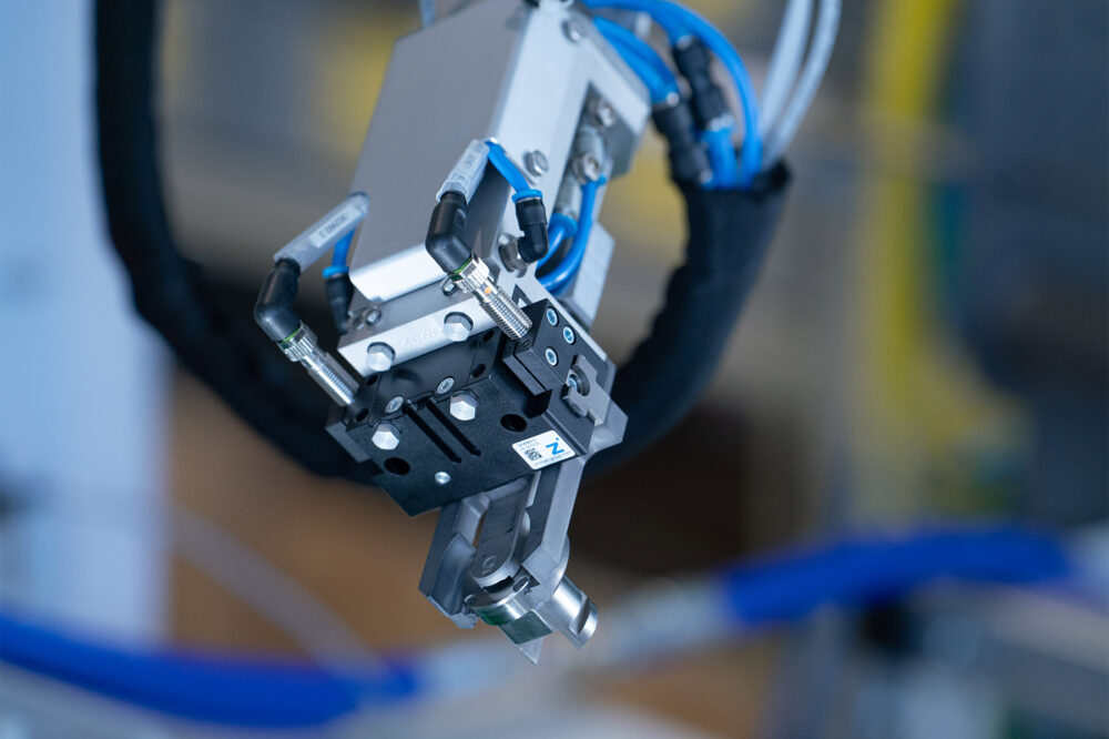 robomotion: Automatisierte Kollektor-Fertigung mit flexobot