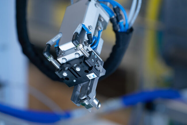 robomotion: Automatisierte Kollektor-Fertigung mit flexobot