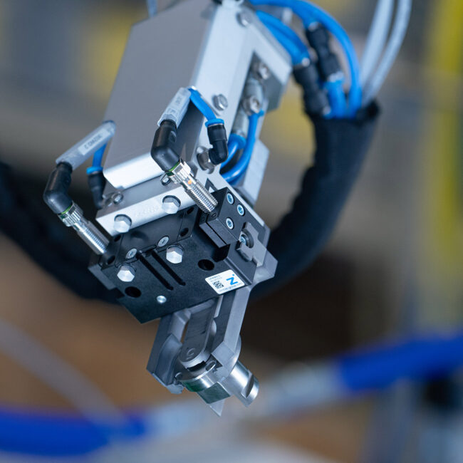 robomotion: Automatisierte Kollektor-Fertigung mit flexobot